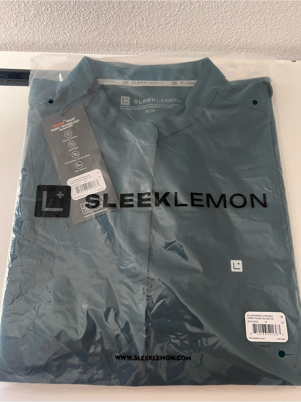 Sleeklemon Alexandra Scrub Top in Legion Blue Size: M - Picture 2 of 3
